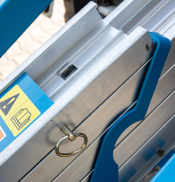Genie Superlift Advantage SLA-15 Material Lift Winch Stacker - Straddle Base