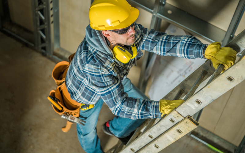THE COMPLETE GUIDE TO CHOOSING THE RIGHT EXTENSION LADDER FOR ANY JOB LES - Lifting Equipment Store®