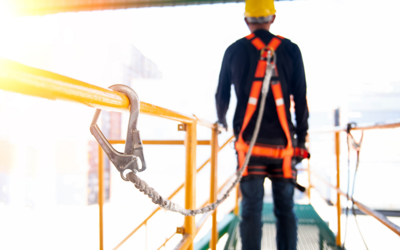 HOW TO PROPERLY INSPECT A SAFETY HARNESS BEFORE USE LES - Lifting Equipment Store®