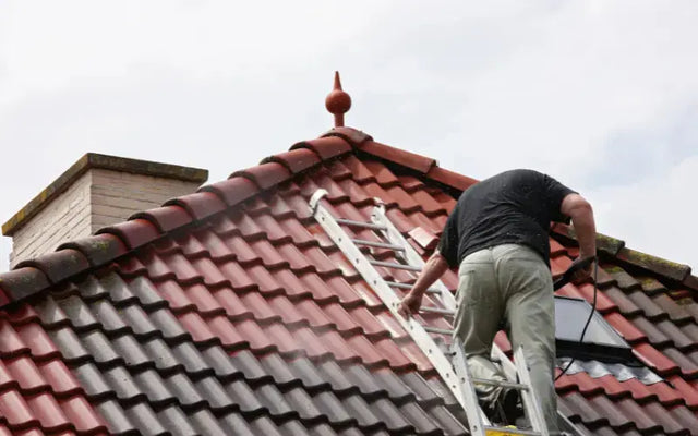 THE HIDDEN COSTS OF USING THE WRONG LADDER IN ROOFING PROJECTS LES - Lifting Equipment Store®