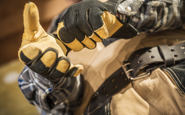 HOW TO CHOOSE THE RIGHT SAFETY GLOVES FOR LIFTING, RIGGING & MATERIAL HANDLING