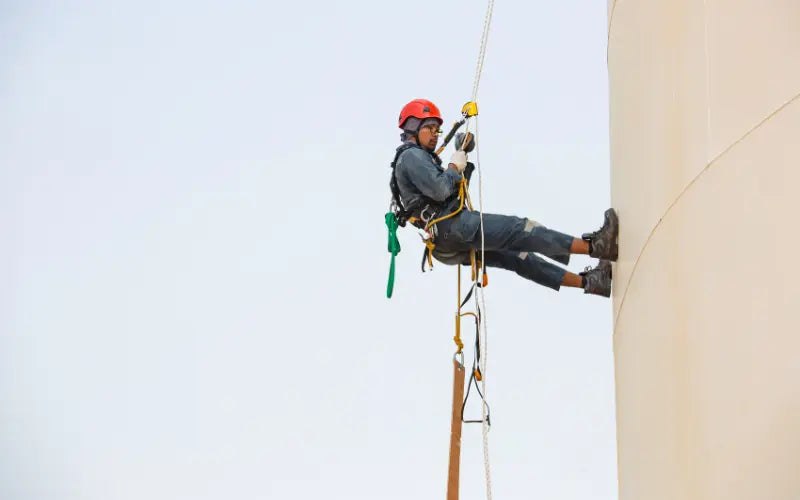WORKING AT HEIGHT: THE RISKS, REGULATIONS & WHY IT MATTERS LES - Lifting Equipment Store®
