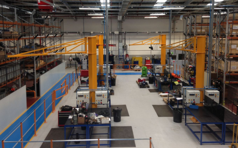 FREESTANDING JIB CRANES: PRACTICAL USE CASES FOR UK WORKPLACES LES - Lifting Equipment Store®