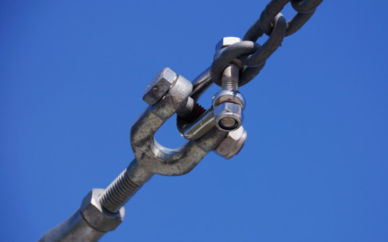RIGGING FAILURES THAT COULD HAVE BEEN PREVENTED: LESSONS FROM THE FIELD LES - Lifting Equipment Store®