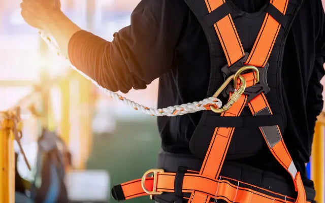 WHEN SHOULD YOU REPLACE A SAFETY HARNESS? LES - Lifting Equipment Store®