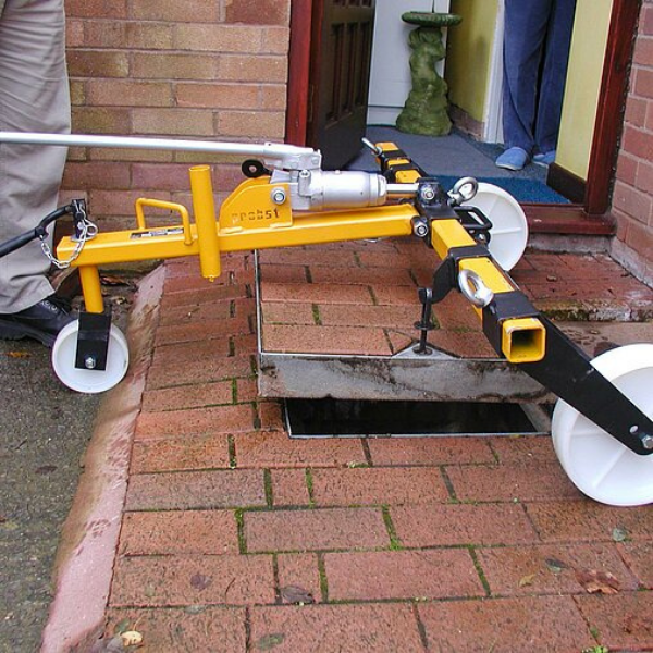 Probst Hydraulic Manhole Cover Lifter SDH-H Kit